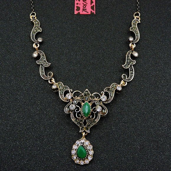 Betsey Johnson Jewelry - Betsey Johnson Green Crystal Drop Pendant Necklace